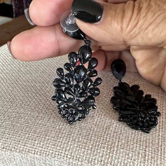 Elegant Black Rhinestone Statement Earrings - Picture 5 of 7
